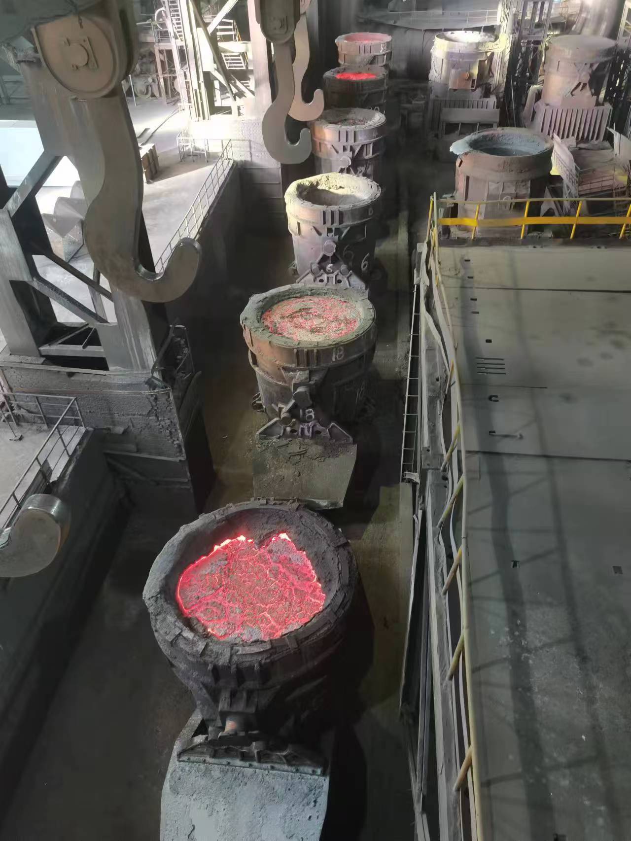 為120T鐵水包提供整體耐材承包技術(shù)服務(wù)